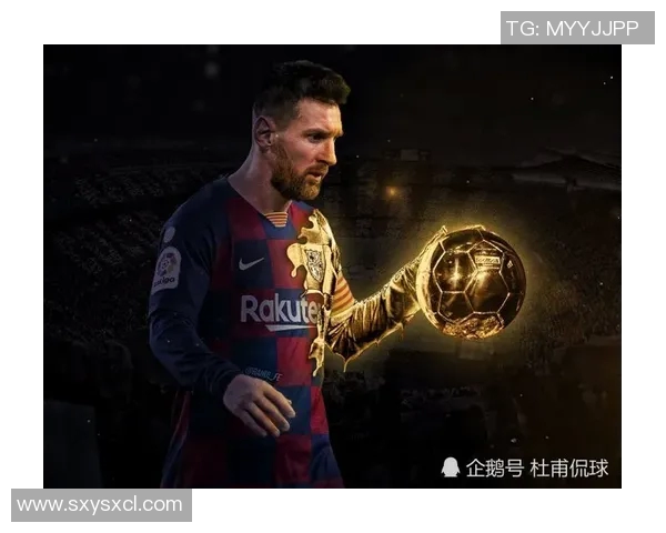 小孩开足球球星卡包揭晓梅西珍稀卡片惊喜瞬间